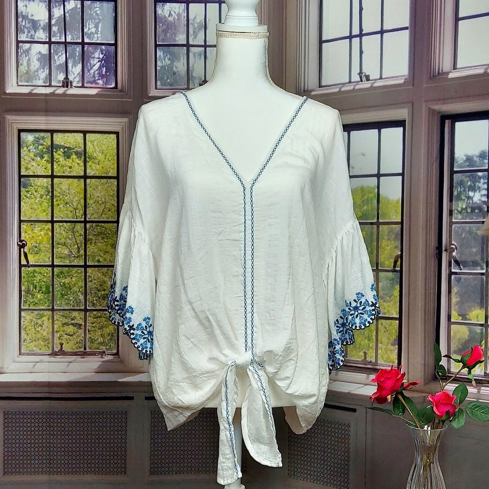 NWT MAX STUDIO TIE FRONT FLORAL EMBROIDERED BOHO TOP (XL)
